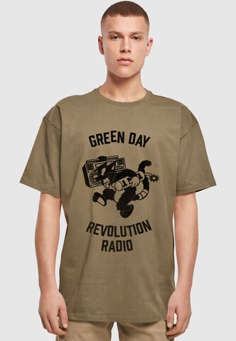 Merchcode Shirt 'Green Day Revolution Radio' in Groen: voorkant