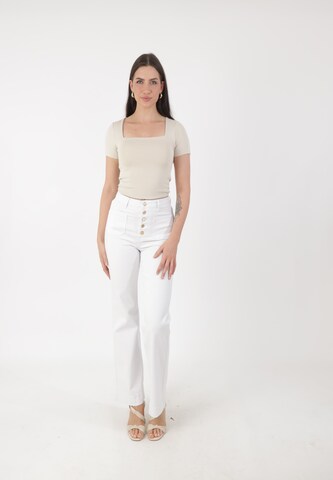 Elara Flared Jeans in Weiß