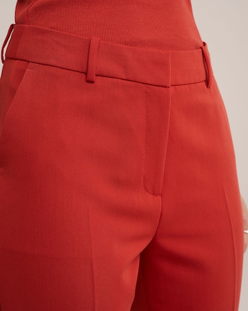 WE Fashion Slim fit Pleated Pants in Red