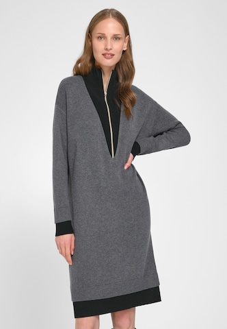 Peter Hahn Knitted dress in Grey: front