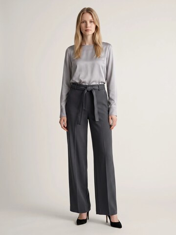 Viore Loose fit Pleated Pants in Grey
