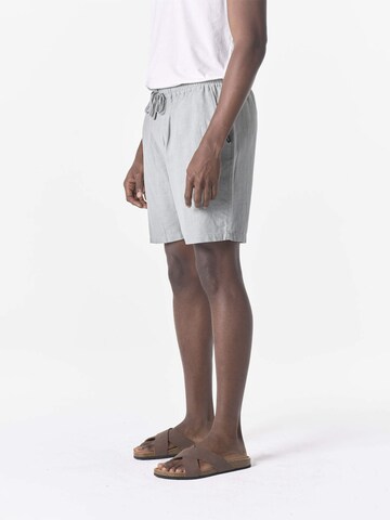 KOROSHI Regular Shorts in Grau