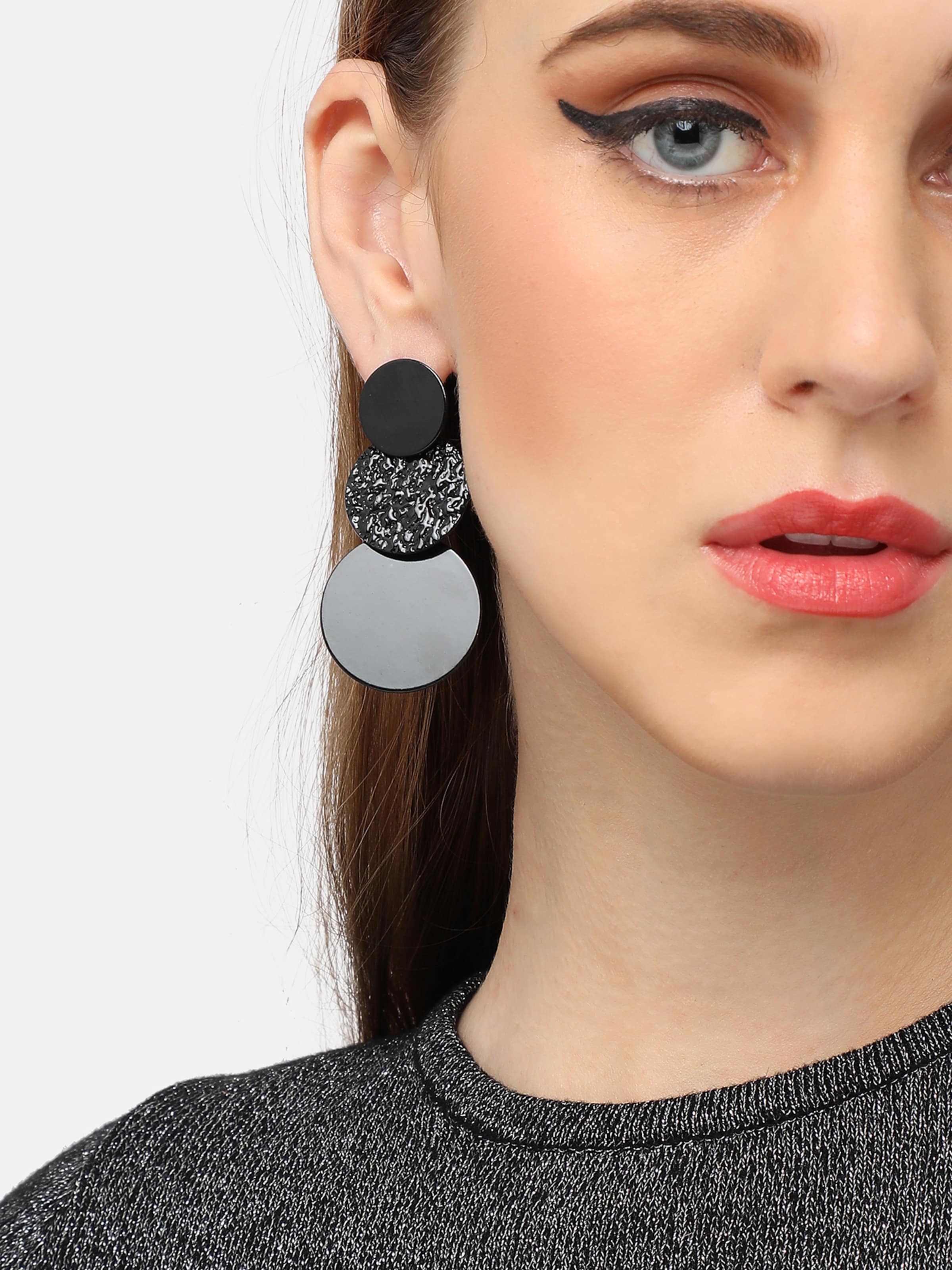 SOHI Náušnice - Čierna: predná strana