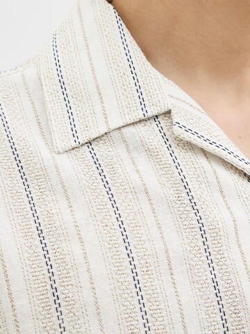 Coupe regular Chemise JACK & JONES en blanc