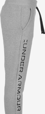 Effilé Pantalon de sport 'Rival' UNDER ARMOUR en gris