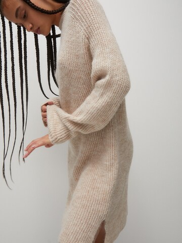 Rochie tricotat de la Pull&Bear pe bej