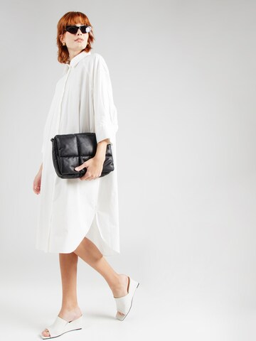 Robe-chemise 'Calla' Esmé Studios en blanc