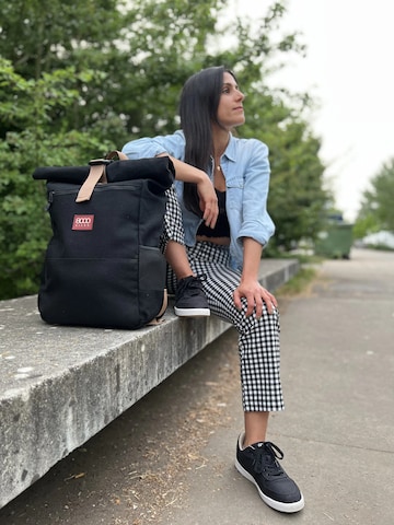 Sac à dos 'Everyday Hemp Rolltop Backpack Black' 8000kicks en noir