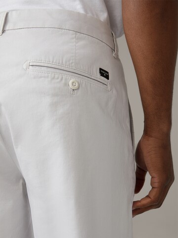 Regular Pantalon 'Crush' STRELLSON en blanc