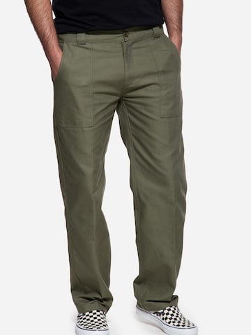 King Kerosin Regular Chino Pants in Green: front