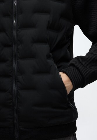 No Excess Jacke in Schwarz