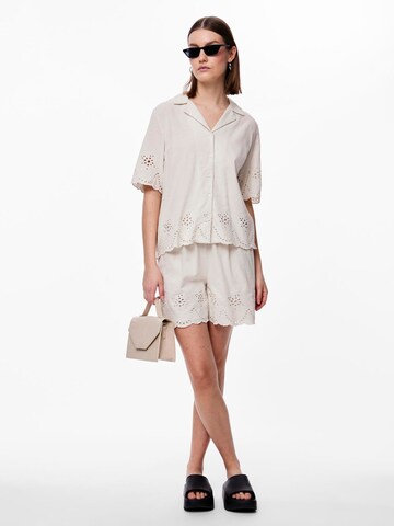 Camicia da donna 'Almina' di PIECES in beige