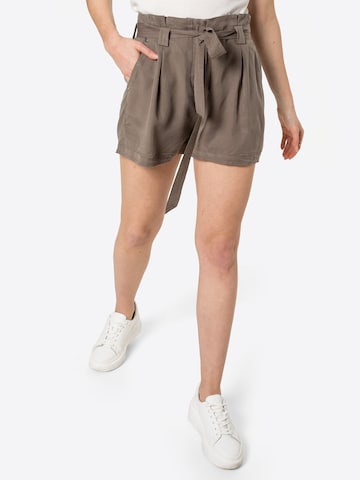 Superdry Regular Pleat-Front Pants 'Desert' in Brown: front