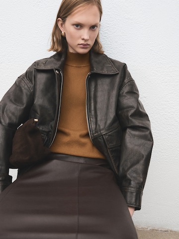 Pulover 'LUCCAPK' de la MANGO pe maro