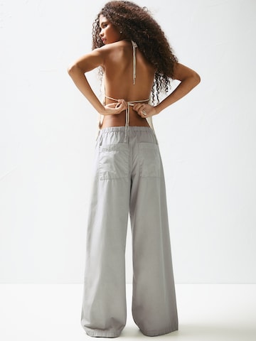 Pull&Bear Baggy Housut värissä harmaa