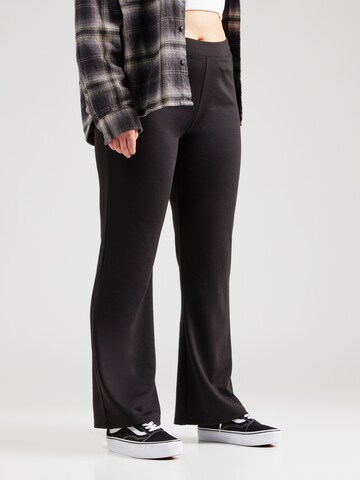 Flared Pantaloni 'Pever' di ONLY Carmakoma in nero: frontale