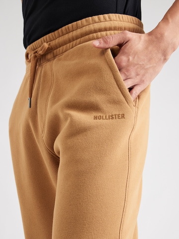 HOLLISTER Tapered Παντελόνι σε καφέ