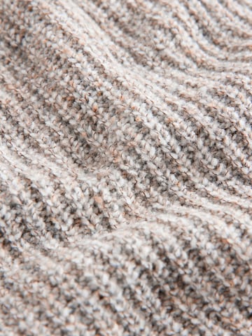 Next Neulepaita värissä beige