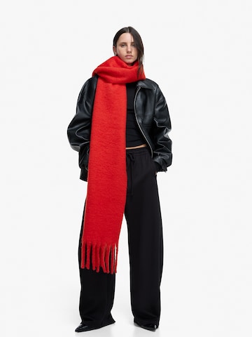 Bershka Шал 'LISA' в червено