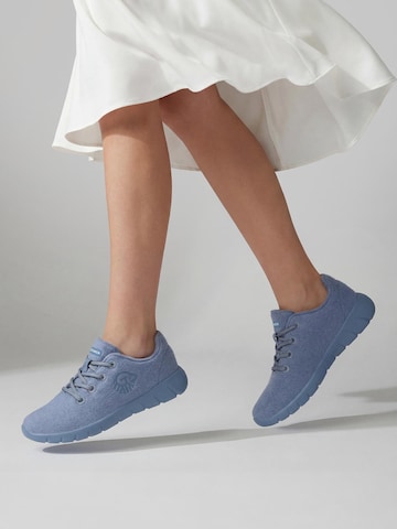 Baskets basses GIESSWEIN en bleu : devant
