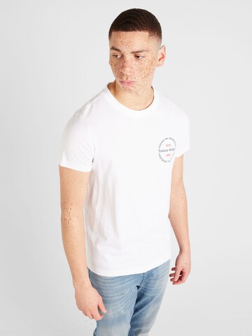 T-Shirt TOMMY HILFIGER en blanc : devant