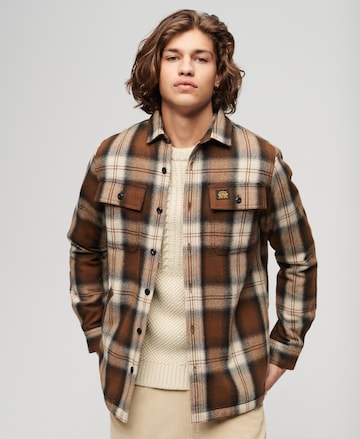 Superdry Tussenjas in Bruin: voorkant