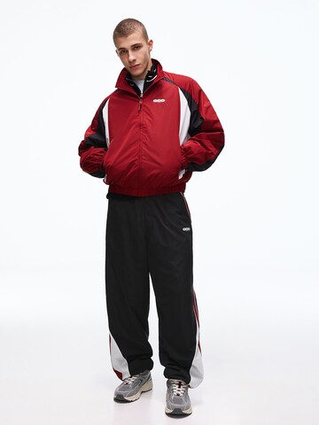 Bershka Zúžený strih Nohavice - Čierna