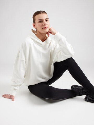 Reebok Športna majica 'Lux' | bež barva