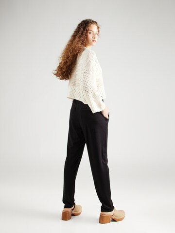 QS Regular Pleat-Front Pants in Black