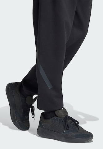 melns ADIDAS SPORTSWEAR Pakapēniski sašaurināts piegriezums Sporta bikses 'Z.N.E.'