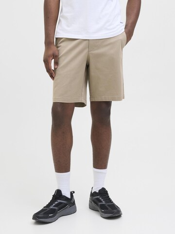 aprel Regular Chino trousers in Beige: front