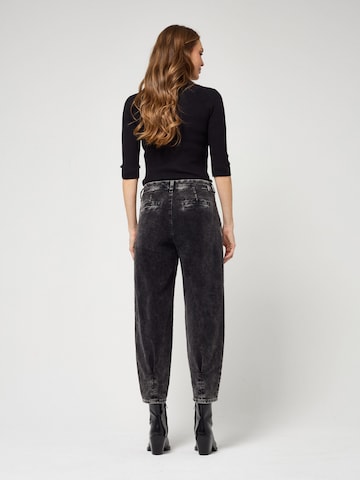 Gang - Tapered Calças com pregas '94SILVIA' em preto