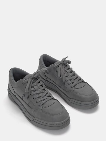 Sneaker bassa di Pull&Bear in grigio