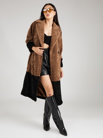 Cappotto invernale di co'couture in marrone