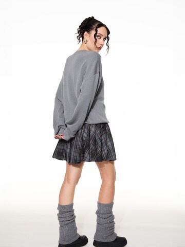 Pullover di SHYX in grigio