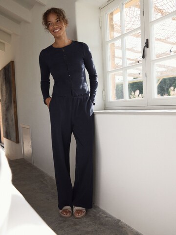 self. Pyjama in Blau: Vorderseite