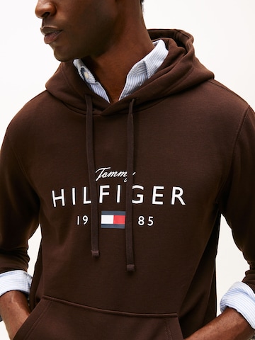 TOMMY HILFIGER Mikina 'BRAND LOVE' – hnědá
