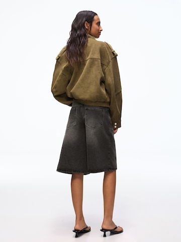 BershkaBaggy Traperice - crna boja