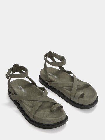 Pull&Bear Sandale in Grün