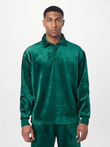 ADIDAS ORIGINALS T-shirt 'Essentials' i grön: framsida