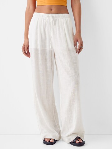 Bershka Wide Leg Hose in Weiß