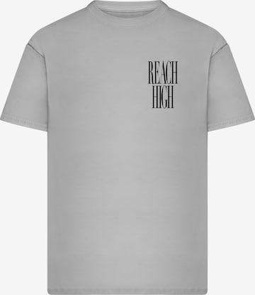T-Shirt 'Reach High' Mister Tee en gris : devant