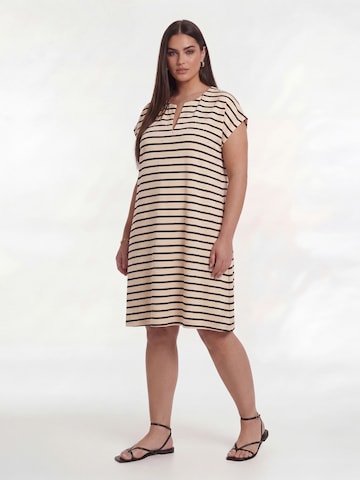 Robe YOEK en noir : devant