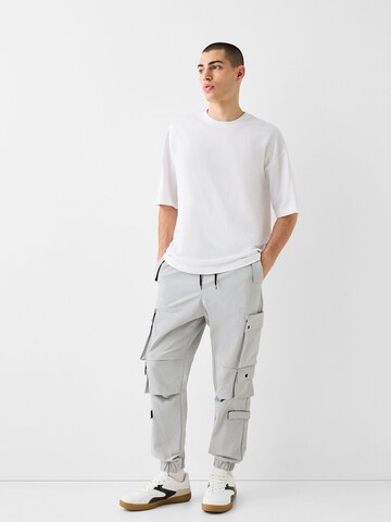 Tapered Pantaloni cargo di Bershka in grigio