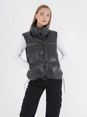 FRESHLIONS Bodywarmer in Zwart: voorkant