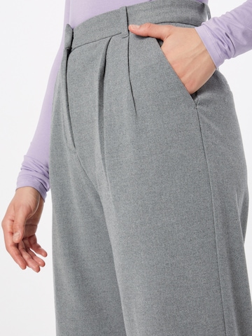 Abercrombie & Fitch Wide leg Pleat-front trousers in Grey