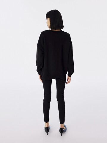 Twist Sweatshirt in Schwarz