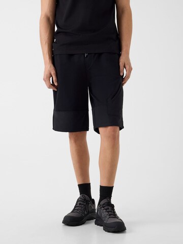 GUESS Loose fit Cargo Pants in Black: front
