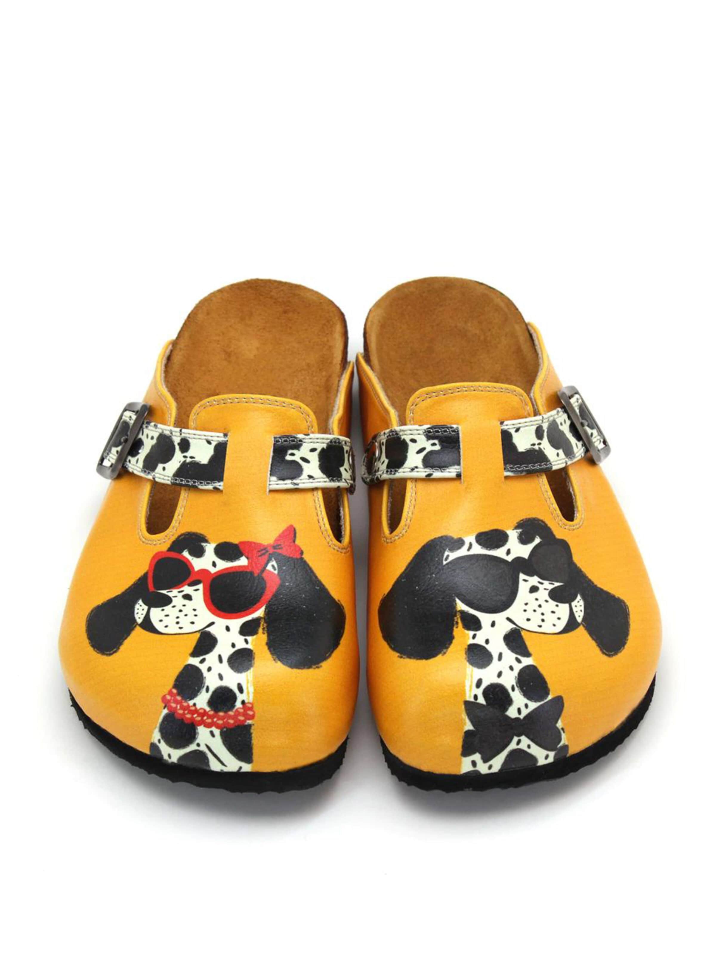 Goby - Zuecos 'Women Calceo Yellow Clogs WCAL5439 with dalmatian' en amarillo