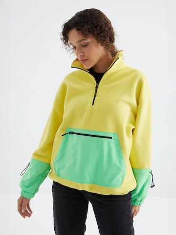 Giacca di pile di Tommy Life in giallo: frontale